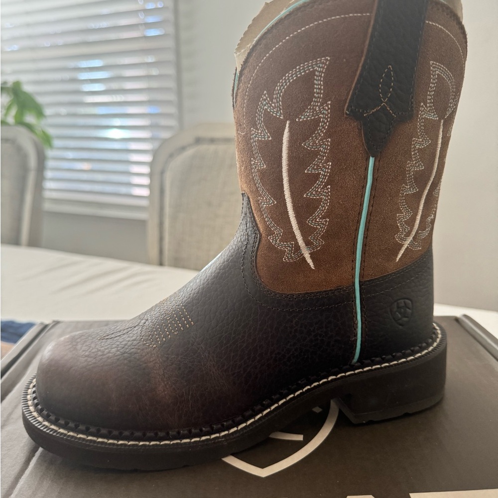 Ariat Women's Fatbaby Heritage Feather II Western Boots